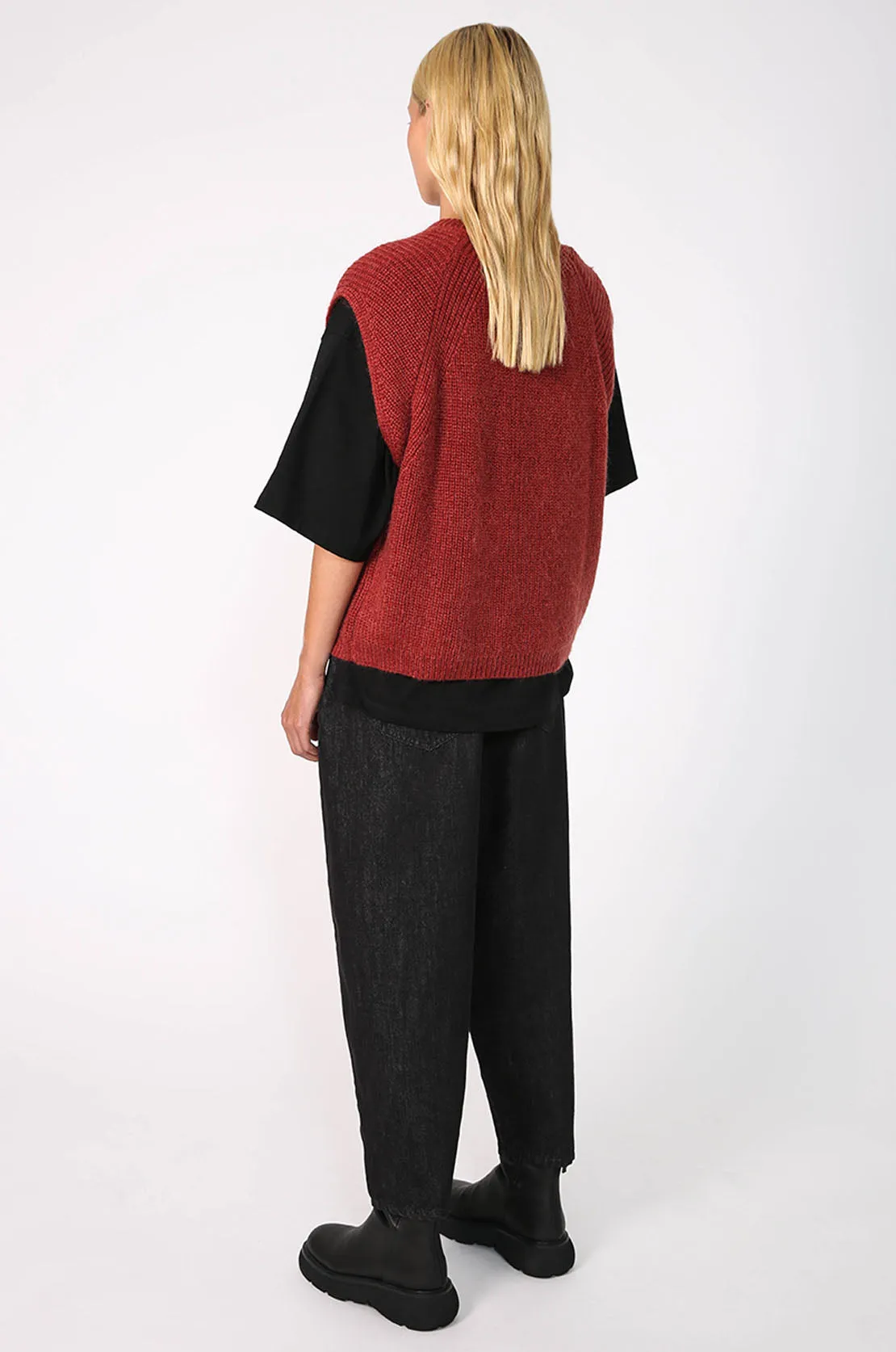linear vest / brick red