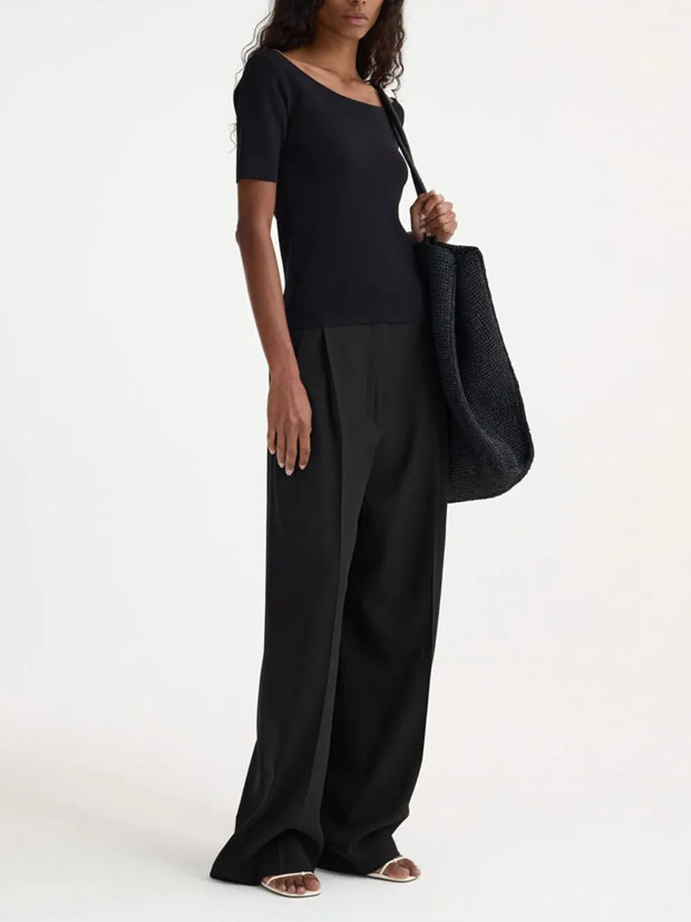 Mid-waisted pleated trousers