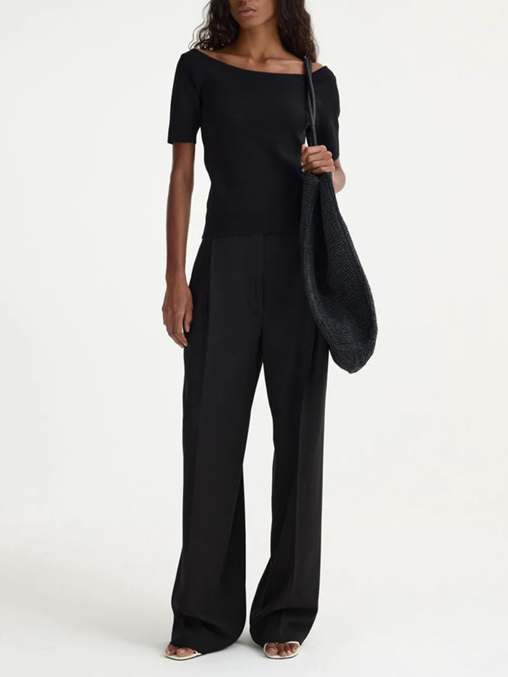 Mid-waisted pleated trousers